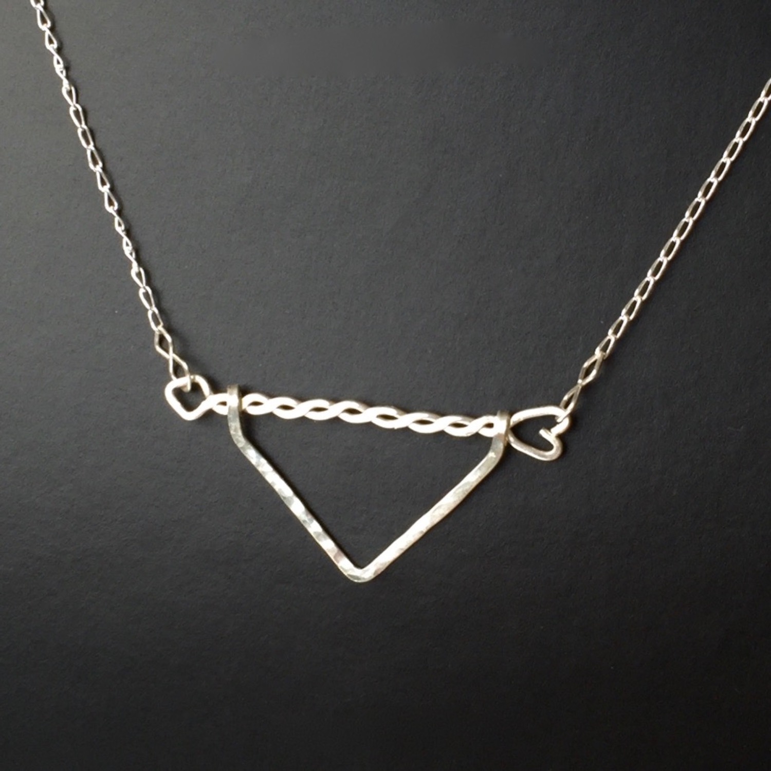 Twisted Arrow Chevron Necklace_CU