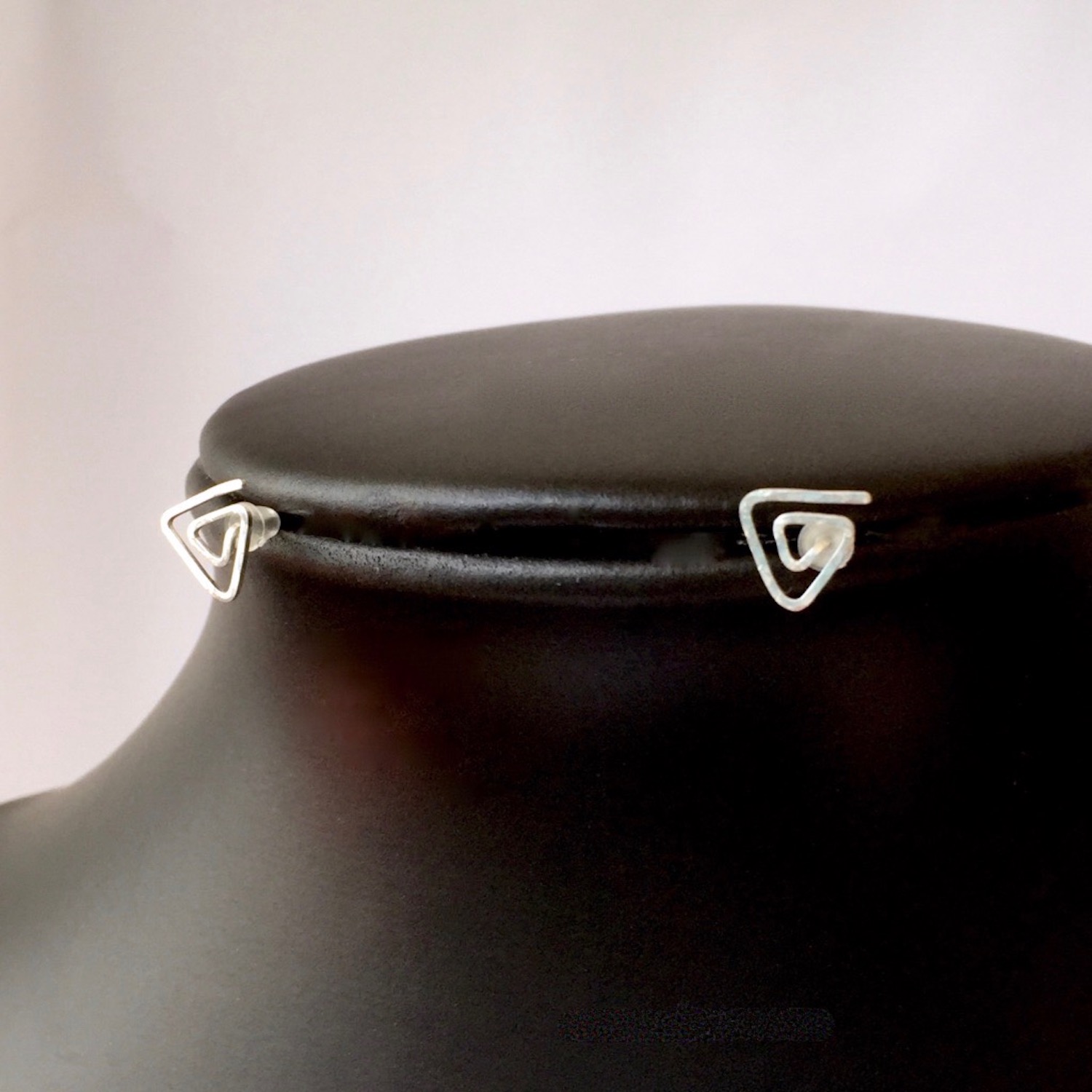 TriangleStuds_BlackScale