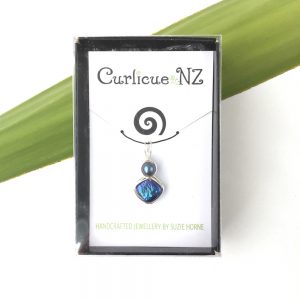 packaging story_Blue Diamond Pearl Pendant inside gift box