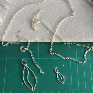 Making of the leaves necklace